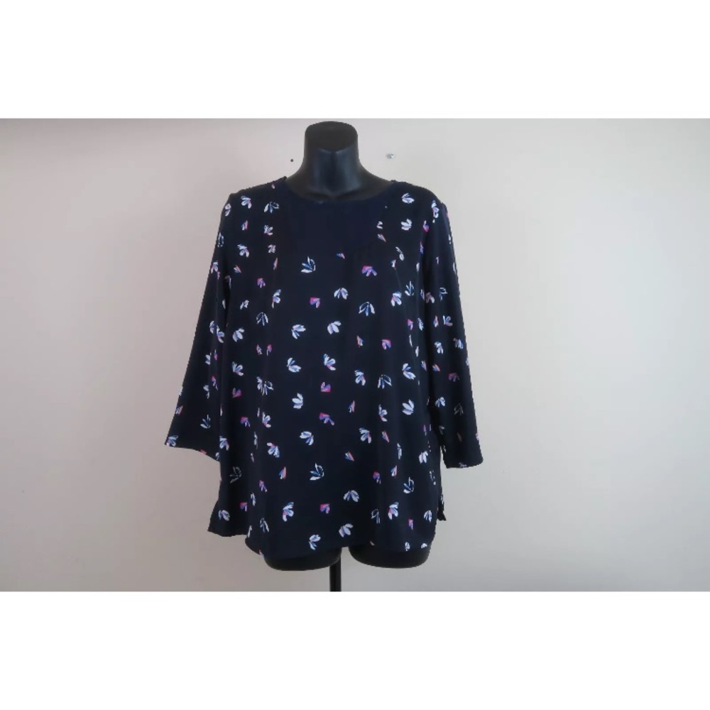 The limited women's floral Blouse size large